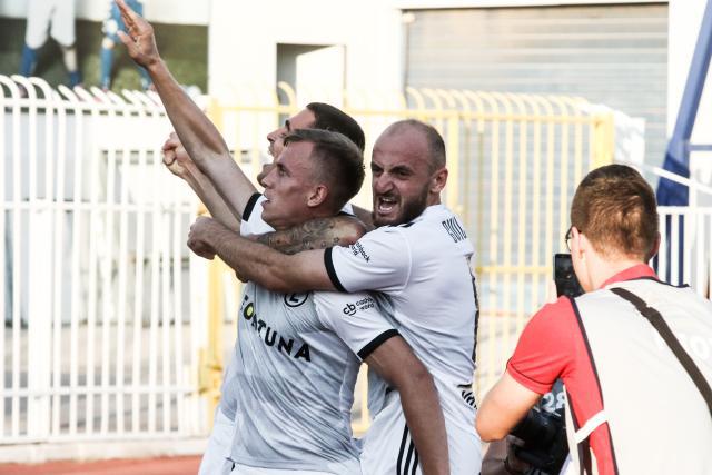 字母哥24+10雄鹿轻取黄蜂4连胜 魔术力克爵士