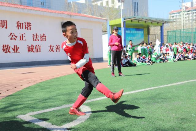 孙铭徽20+7胡金秋24分 广厦6人上双击败四川